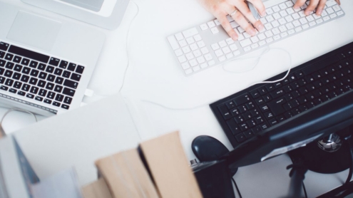 apple-desk-office-working-8841