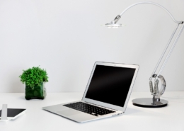 anglepoise_typec-desk_lamp_lifestyle