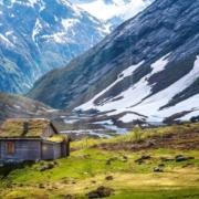 gory_trava_svet_podnozhie_gory