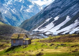 gory_trava_svet_podnozhie_gory