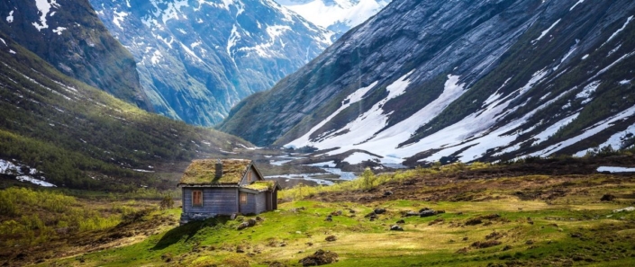 gory_trava_svet_podnozhie_gory