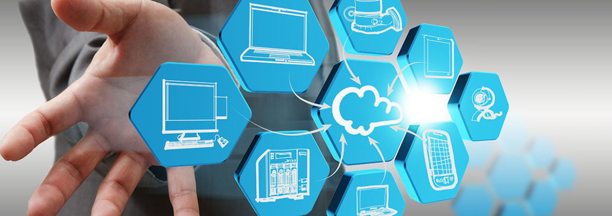 Как восстановить сайт WordPress одной лишь копией баз данных 1 Businessman draws cloud network on abstract icon