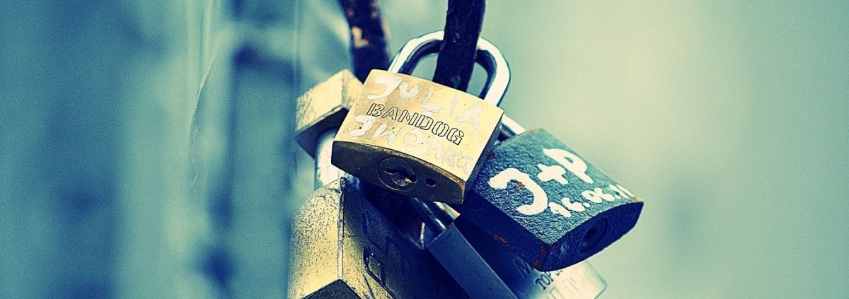 Как спрятать под замок контент сайта 1 lock_bunch_metal_memory