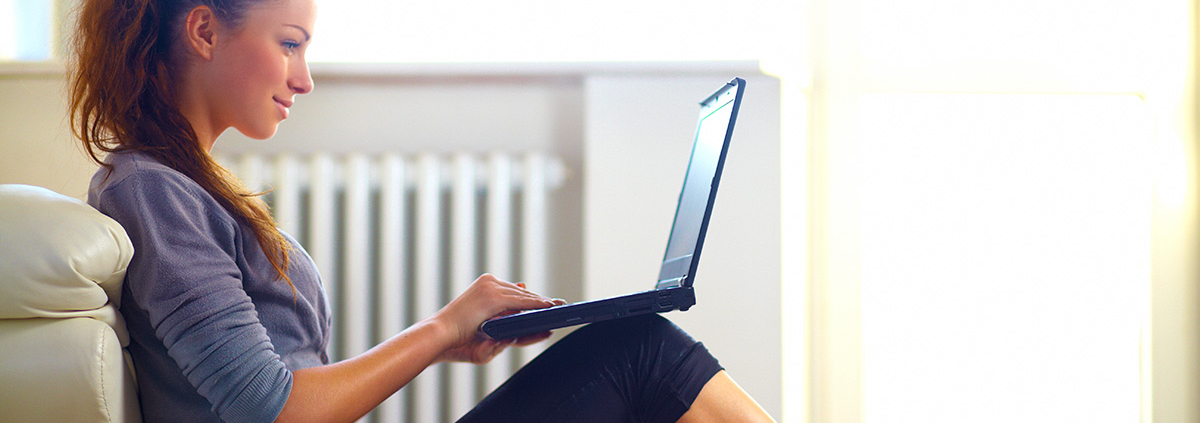 woman-writing-laptop-virtuagym